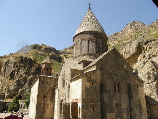 16. 9. 2010 15:11:57: Arménie 2010 - klášter Geghard (Vláďa)