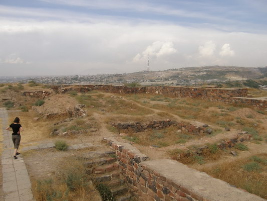 18. 9. 2010 15:48:21: Arménie 2010 - Jerevan, pevnost Erebuni (Vláďa)