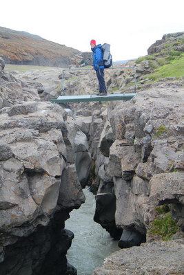 5. 8. 2013 17:12:34: Island 2013 - Cesta z údolí Thjófadalir podél řeky Fúlakvísl (Vláďa)