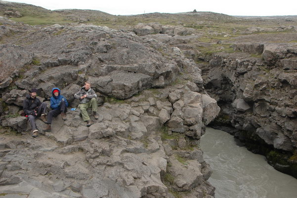 5. 8. 2013 17:26:27: Island 2013 - Cesta z údolí Thjófadalir podél řeky Fúlakvísl (Králík)