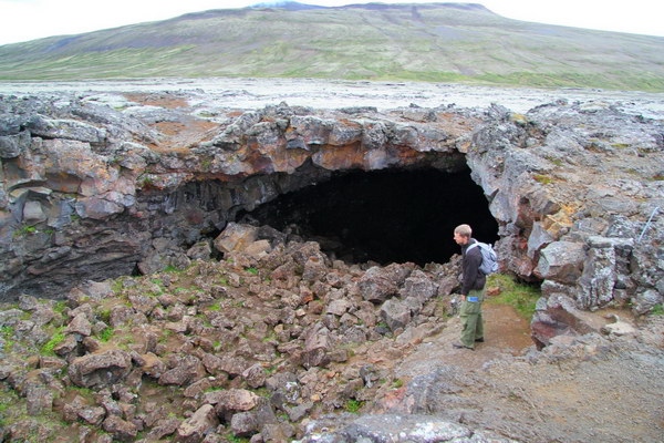 10. 8. 2013 12:46:27: Island 2013 - Jeskyně Surtshellir (Vláďa)