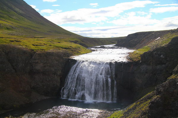 11. 8. 2013 13:14:30: Island 2013 - Vodopád na řece Larú (Vláďa)