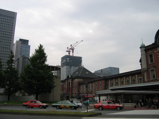 14. 5. 2006 13:26:53: Japonsko 2006 - Pohled od Tokyo station (Terka)
