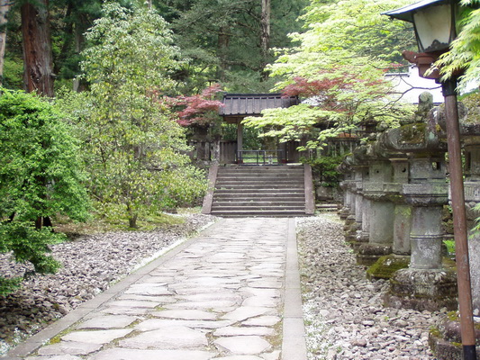 16. 5. 2006 13:18:58: Japonsko 2006 - Nikko - svatyně Futara-san-jinja (Bobek)