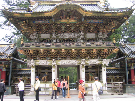 16. 5. 2006 14:33:20: Japonsko 2006 - Nikko - svatyně Tosho-gu (Terka)