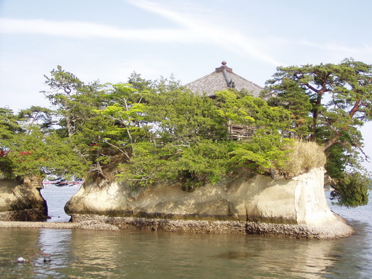 18. 5. 2006 15:59:25: Japonsko 2006 - Matsushima - chrám Godai-do (Bobek)