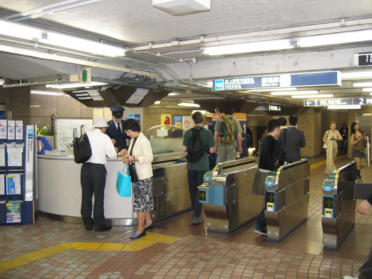 20. 5. 2006 10:17:27: Japonsko 2006 - Tokyo - metro (Terka)