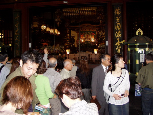 20. 5. 2006 10:53:21: Japonsko 2006 - Tokyo - chrám Senso-ji (Bobek)