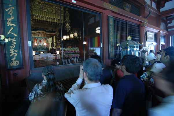 20. 5. 2006 10:57:49: Japonsko 2006 - Tokyo - chrám Senso-ji (Petr)