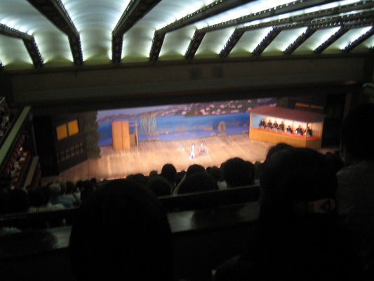 20. 5. 2006 19:39:53: Japonsko 2006 - Tokyo - divadlo (Jehlička)