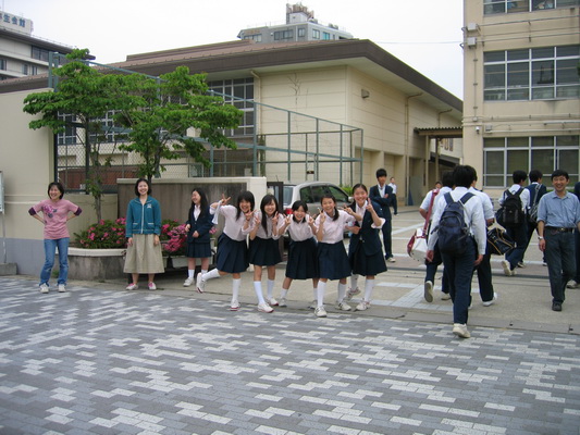 23. 5. 2006 8:25:43: Japonsko 2006 - Kyoto - školačky (Terka)