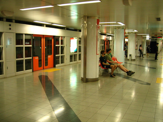 23. 5. 2006 10:32:54: Japonsko 2006 - Kyoto - stanice metra (Terka)