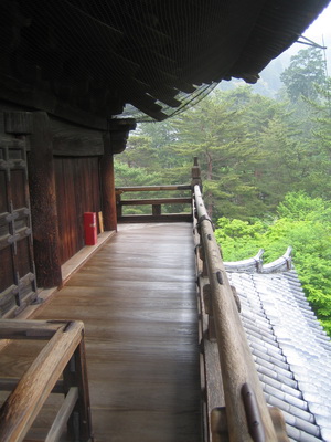 23. 5. 2006 11:04:37: Japonsko 2006 - Kyoto - chrám Nazen-ji - vstupní brána (Jehlička)