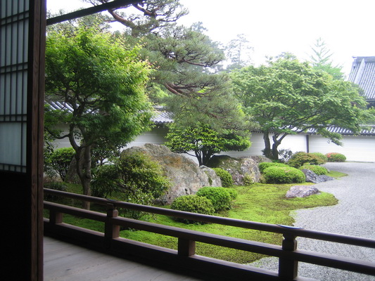 23. 5. 2006 11:39:41: Japonsko 2006 - Kyoto - chrám Nazen-ji (Jehlička)
