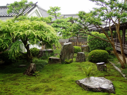 23. 5. 2006 11:46:42: Japonsko 2006 - Kyoto - chrám Nazen-ji (Bobek)