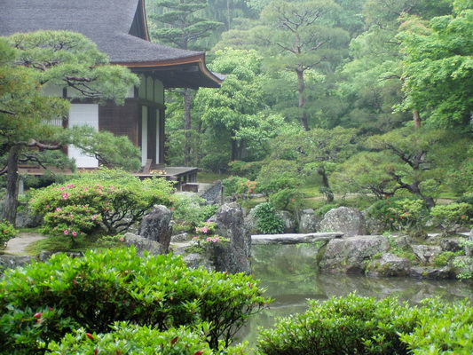 23. 5. 2006 13:21:21: Japonsko 2006 - Kyoto - chrám Ginkaku-ji (Bobek)