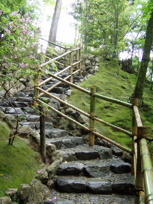 23. 5. 2006 13:27:55: Japonsko 2006 - Kyoto - chrám Ginkaku-ji (Bobek)
