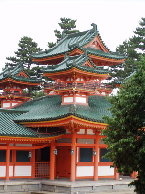 23. 5. 2006 14:34:35: Japonsko 2006 - Kyoto - svatyně Heian-jingu (Bobek)