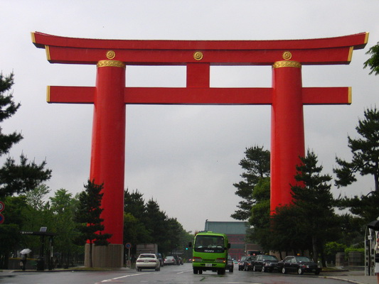 23. 5. 2006 14:46:22: Japonsko 2006 - Kyoto - svatyně Heian-jingu (Terka)