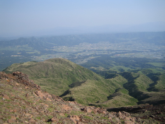 24. 5. 2006 16:09:23: Japonsko 2006 - Aso - výstup na Taka-dake (1592 m) (Jehlička)