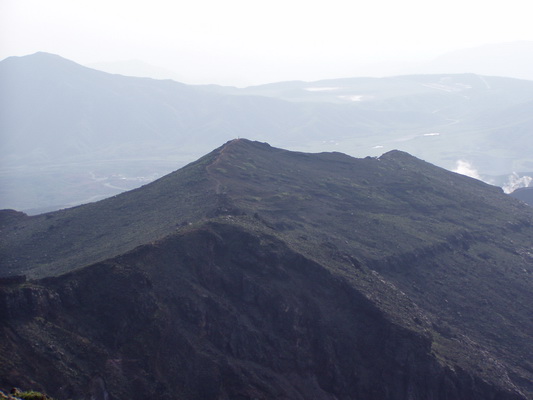 24. 5. 2006 17:06:41: Japonsko 2006 - Aso - vrchol Naka-dake (1506 m) (Bobek)