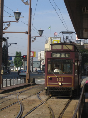 25. 5. 2006 8:13:09: Japonsko 2006 - Kumamoto - tramvaj (Jehlička)