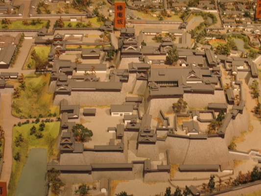 25. 5. 2006 9:17:17: Japonsko 2006 - Kumamoto - model hradu (Terka)