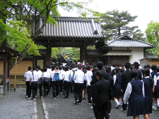 26. 5. 2006 9:02:25: Japonsko 2006 - Kyoto - chrám Kinkaku-ji (zlatý chrám) (Terka)