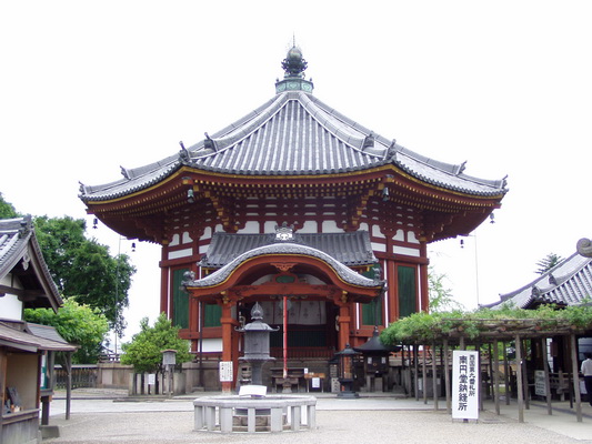 26. 5. 2006 13:11:23: Japonsko 2006 - Nara - chrám Kofuku-ji (Bobek)