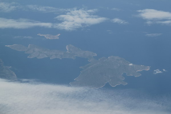 28. 5. 2011 15:47:20: Kréta 2011 - Pohled z letadla na řecké ostrovy (Vláďa)