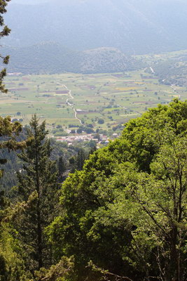 29. 5. 2011 10:43:33: Kréta 2011 - Výstup k chatě Tavri - Pohled na planinu Askifou (Vláďa)