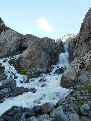 11. 8. 2014 17:39:19: Kyrgyzstán - 1. den treku, odpolední výlet nad vodopád