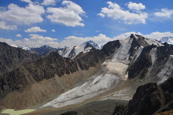 12. 8. 2014 13:01:26: Kyrgyzstán - 2. den treku, výhledy z kopce nad sedlem Telety (Králík)