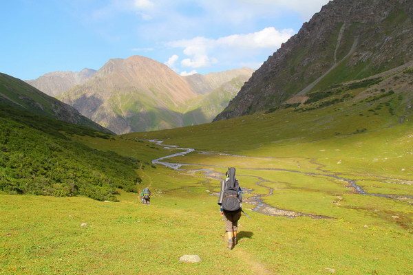 12. 8. 2014 16:00:34: Kyrgyzstán - 2. den treku, sestup do doliny Karakol (Vláďa)