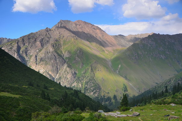 12. 8. 2014 16:53:25: Kyrgyzstán - 2. den treku, sestup do doliny Karakol (Králík)