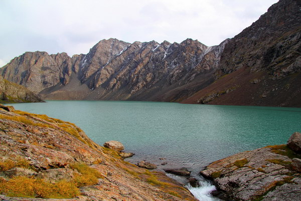 13. 8. 2014 17:41:30: Kyrgyzstán - 3. den treku, jezero Ala-köl