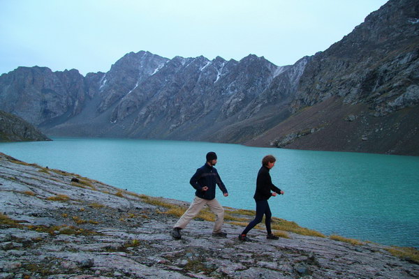 13. 8. 2014 19:55:19: Kyrgyzstán - 3. den treku, jezero Ala-köl, Čchondži (Péťa)