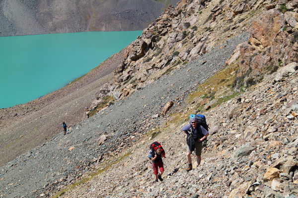 14. 8. 2014 10:48:55: Kyrgyzstán - 5. den treku, výstup do sedla nad jezerem Ala-köl (Vláďa)