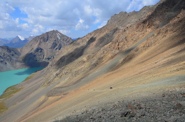 14. 8. 2014 11:25:32: Kyrgyzstán - 5. den treku, výstup do sedla nad jezerem Ala-köl (Králík)