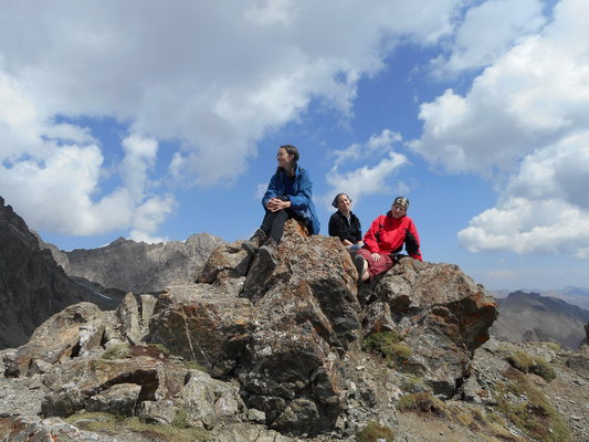 14. 8. 2014 11:36:00: Kyrgyzstán - 5. den treku, vrcholek vedle sedla nad jezerem Ala-köl (Karel)