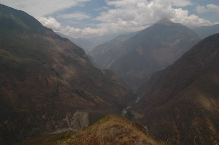 17. 9. 2007 11:06:57: Peru 2007 - 4. den treku - výhled do údolí