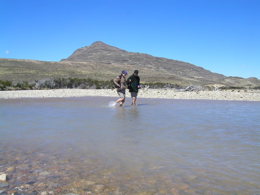 30. 11. 2005 15:58:12: Argentina 2005 - P. N. Perito Moreno - přechod řeky (Flix)