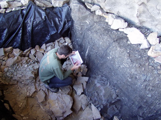 1. 12. 2005 10:51:28: Argentina 2005 - P. N. Perito Moreno - pravěké vykopávky (Bobek)