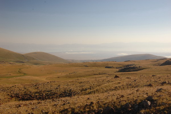 13. 9. 2010 10:52:55: Arménie 2010 - výstup na Aždahak (3596 m.n.m.), jezero Sevan (Králík)