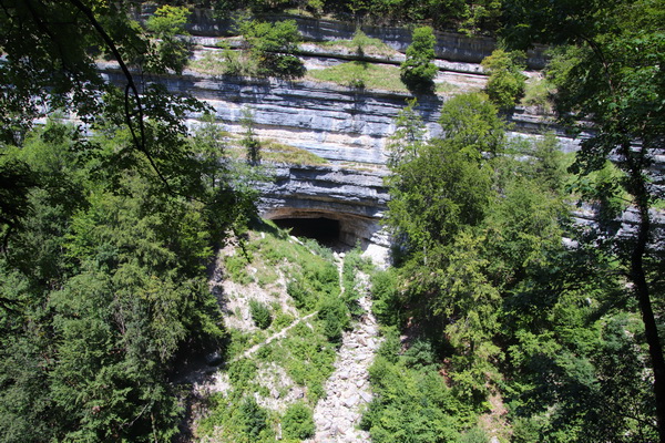 9. 8. 2020 13:34:05: Francie 2020 - Cascades du Hérisson, jeskyně Lacuzon (Vláďa)