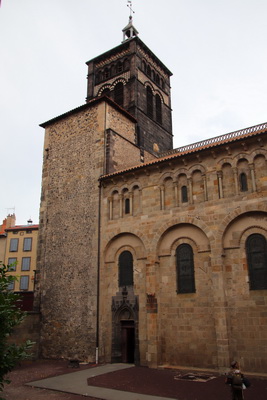 11. 8. 2020 18:08:10: Francie 2020 - Clermont-Ferrand, basilika Notre-Dame du Port (Vláďa)