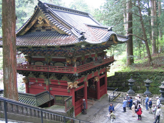 16. 5. 2006 13:22:36: Japonsko 2006 - Nikko - svatyně Taiyun-byo (Terka)