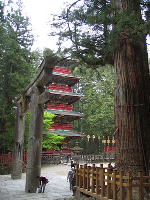 16. 5. 2006 15:21:37: Japonsko 2006 - Nikko - pagoda (Terka)