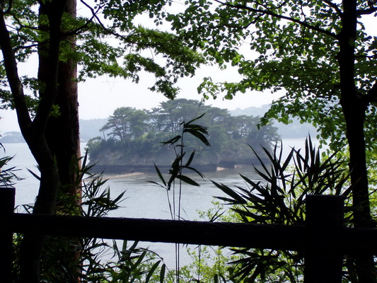 18. 5. 2006 13:24:08: Japonsko 2006 - Matsushima - ostrov Fukuura-jima s botanickou zahradou (Bobek)