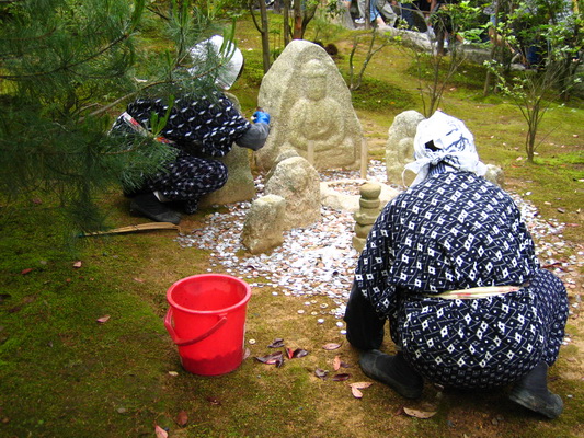 26. 5. 2006 9:17:48: Japonsko 2006 - Kyoto - chrám Kinkaku-ji (zlatý chrám) (Terka)